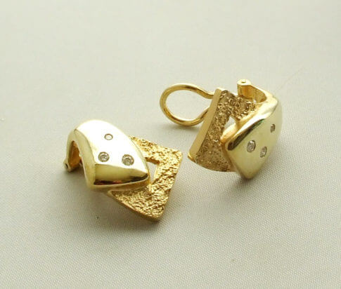 Gouden oorclips met diamant