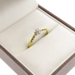 Occasion geel gouden ring met diamant