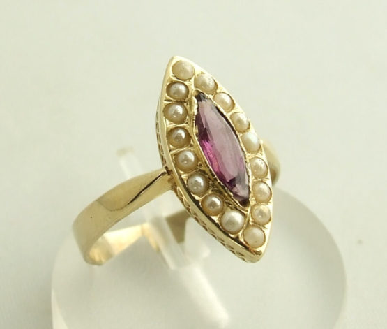 Gouden ring met amethyst en zaadparels