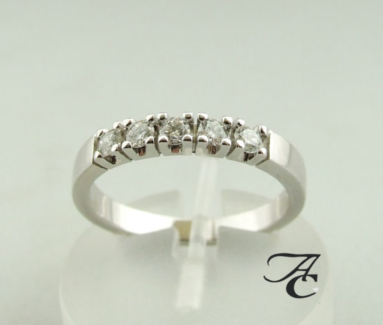 Gouden alliance ring met diamant