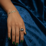 Wit gouden ring met briljanten en saffier