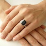 Zilveren ring met synthetische saffier