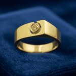 Geel gouden ring met Christian diamant