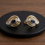 Gouden saffier en diamanten oorbellen