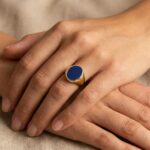 Gouden ring met blauwe lagensteen