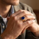 Gouden ring met blauwe lagensteen