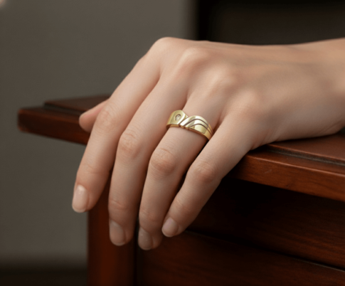 Bicolor gouden ring met briljant 0.10 ct.
