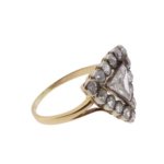 Gouden ring met Triangle diamant