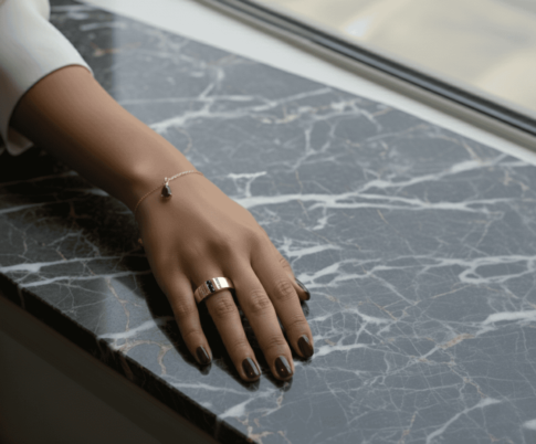 Gouden ring met diamanten en saffieren