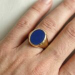 Gouden ring met blauwe lagensteen