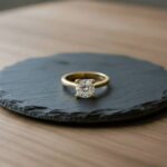 Gouden ring met centrale zirkonia steen