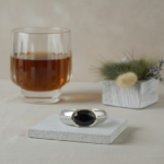 Wit gouden ring met briljanten en saffier