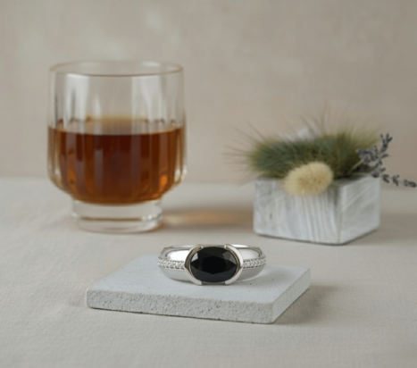 Wit gouden ring met briljanten en saffier