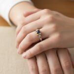 Bicolor gouden ring met diamant en saffier