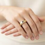 Gouden harten ring met diamanten en saffieren