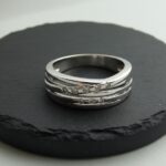 Wit gouden Christian ring met diamanten