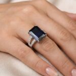 Zilveren ring met synthetische saffier