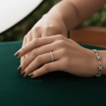 Wit gouden ring met 15 diamanten