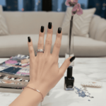 Wit gouden ring met 7 diamanten