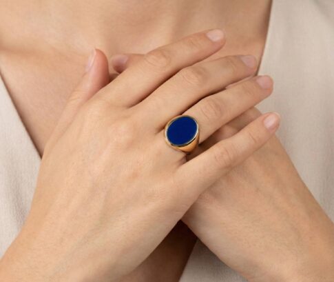 Gouden ring met blauwe lagensteen