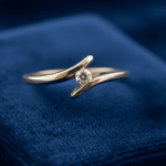 14 karaat gouden ring met centrale diamant