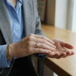 Gouden ring met centrale zirkonia steen