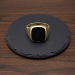 Gouden zegelring met lagensteen