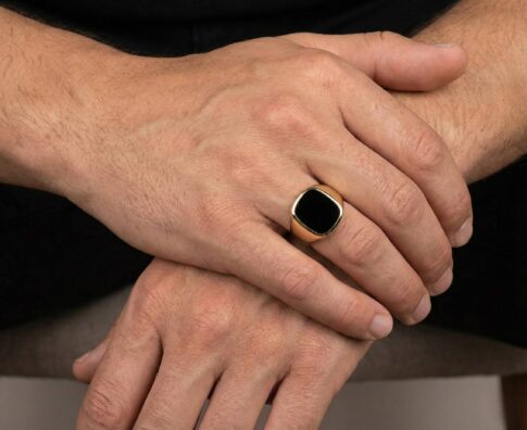 Gouden zegelring met lagensteen