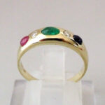 Gouden ring met briljant, smaragd, robijn en saffier