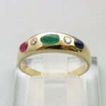 Gouden ring met briljant, smaragd, robijn en saffier