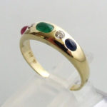 Gouden ring met briljant, smaragd, robijn en saffier