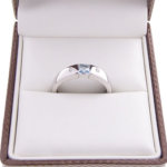 Wit gouden ring met topaas en diamanten