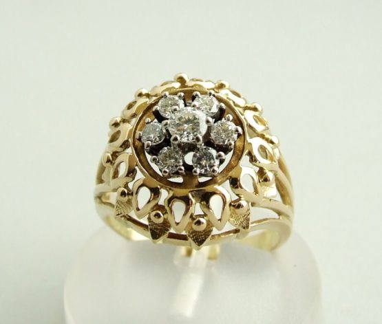 Geel gouden ring met diamanten 0.45 ct.Geel gouden ring met diamanten 0.45 ct.