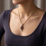 Collier en diamanten hanger met granaat