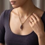 Collier en diamanten hanger met granaat