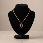 Collier en diamanten hanger met granaat