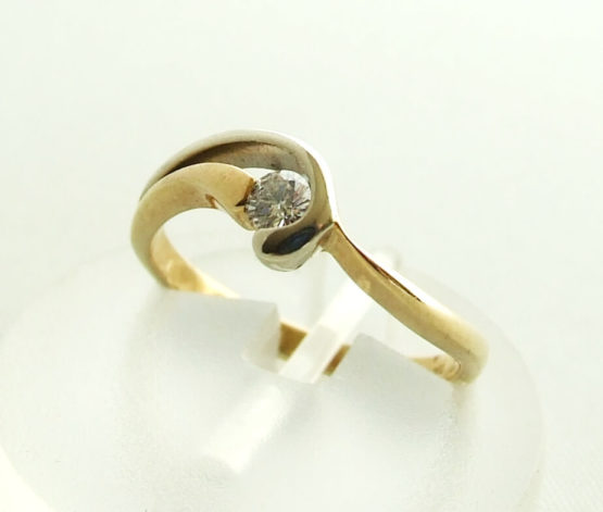 Christian gouden ring met briljant geslepen diamant