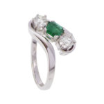 Wit gouden slagring met Colombiaanse smaragd