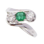 Wit gouden slagring met Colombiaanse smaragd