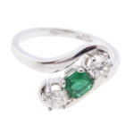 Wit gouden slagring met Colombiaanse smaragd