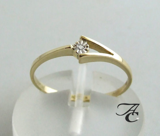 Geel gouden ring met centrale diamant