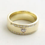 14 karaat geel gouden harten ring met diamanten