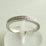 Wit gouden ring met 15 diamanten