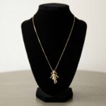 Wit gouden kruis met zirkonia