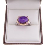 Wit gouden ring met amethyst