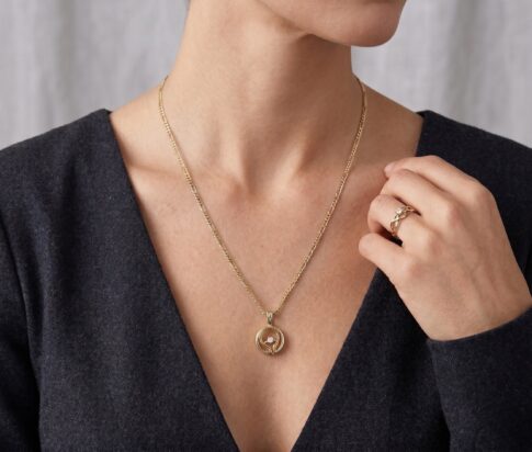 Occasion gouden collier en hanger met diamant