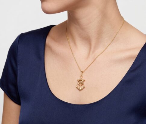 Gouden collier en anker hanger