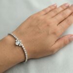 Wit gouden armband met druppel zirkonia