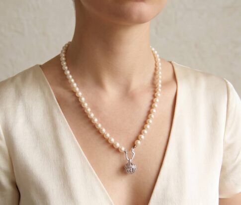 Parelsnoer met gouden slot en diamanten