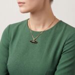 Gouden collier met onyx hanger